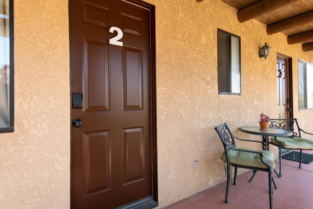 Renovated Lodge - Room 2 With Pool Access Joshua Tree Exterior photo
